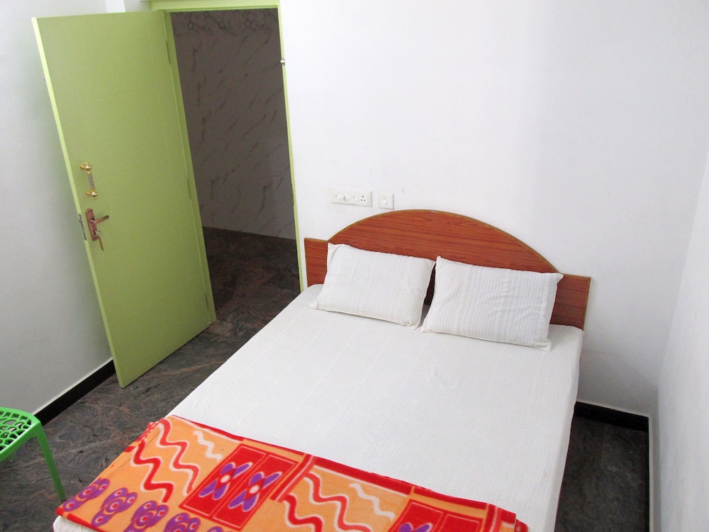Standard, Queen Bed