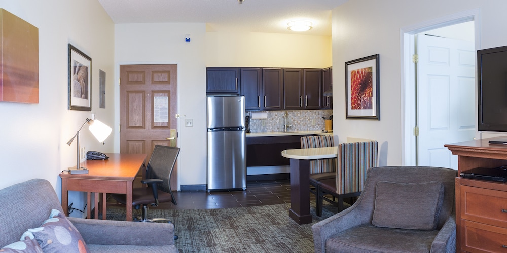 Staybridge Suites Fargo 27/53