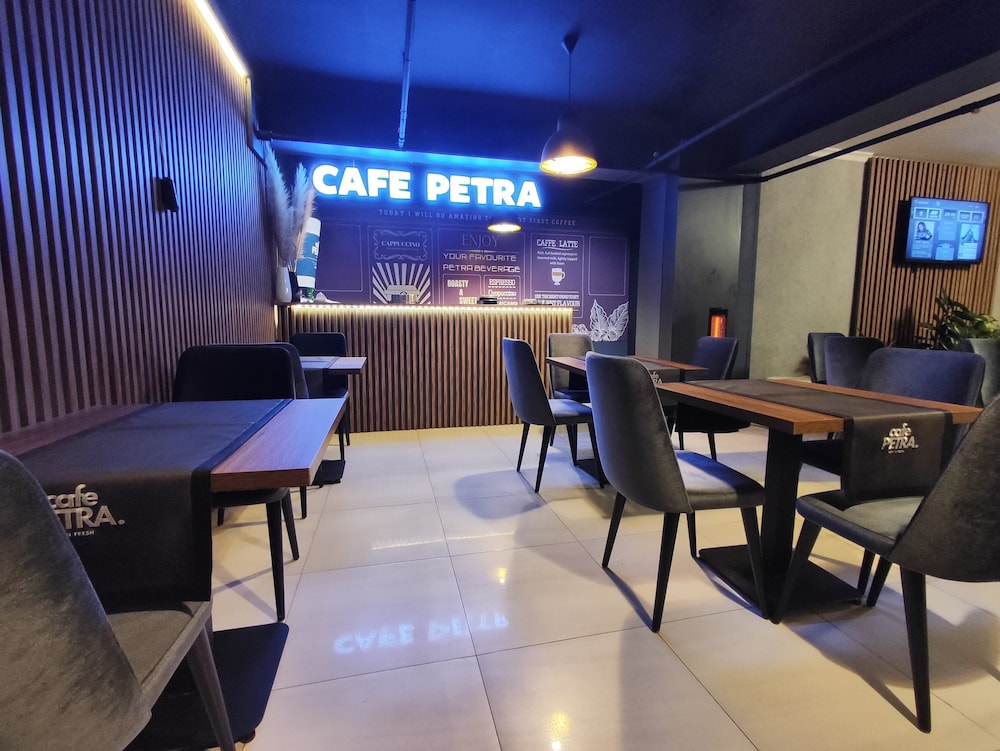 Petra Hotel Tuzla 19/21