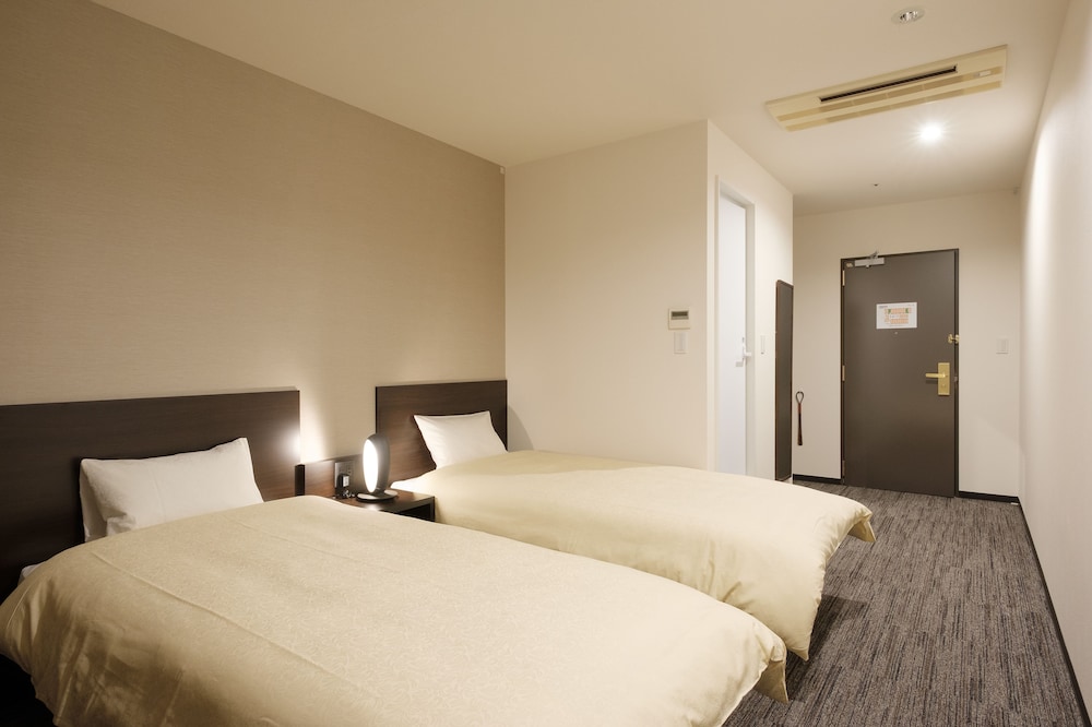 THE PREMIUM HOTEL IN RINKU 11/57