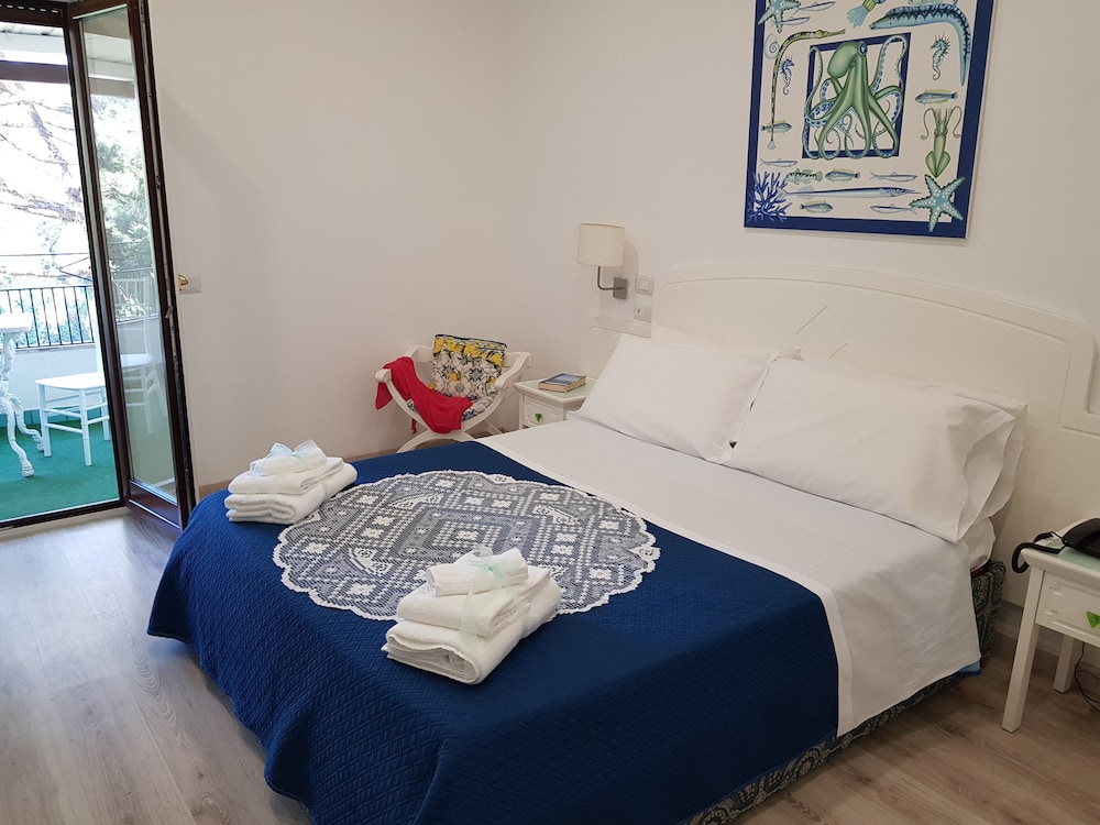 SUPERIOR, DOUBLE BED, SEA VIEW