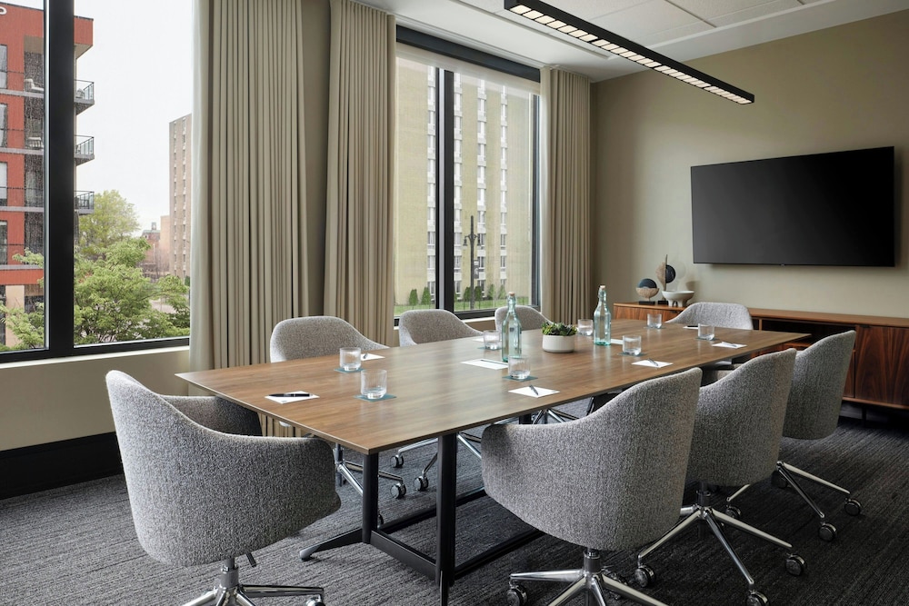 AC Hotel by Marriott Detroit at the Bonstelle 48/54