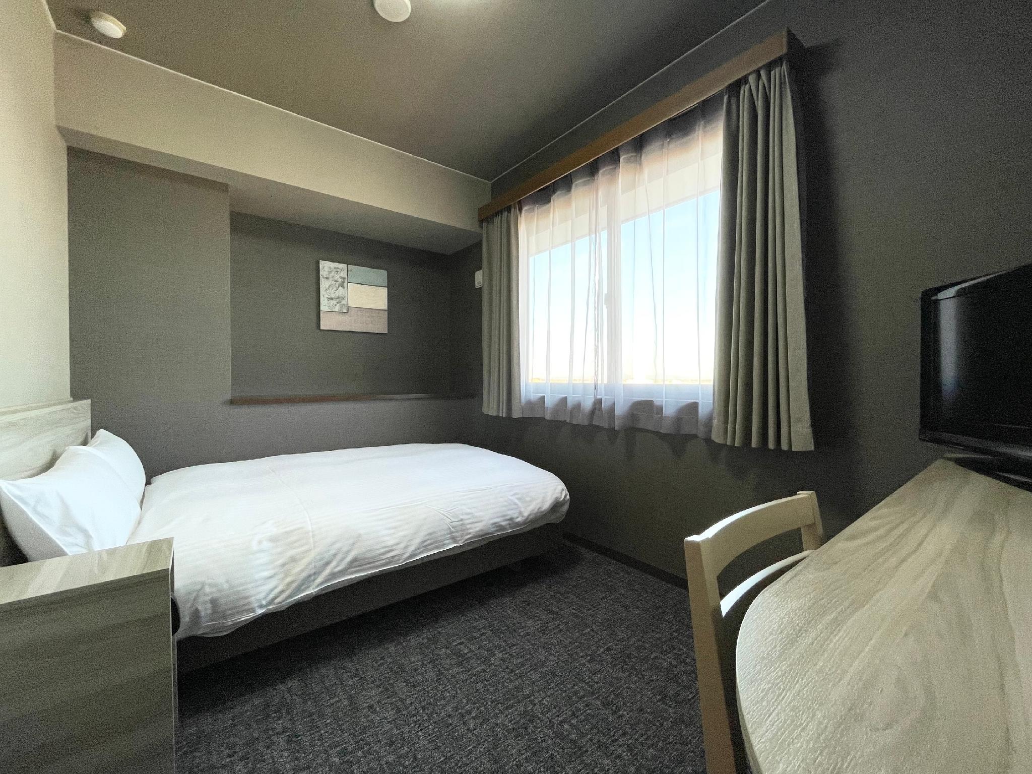 Semi Room, Semi Double Bed