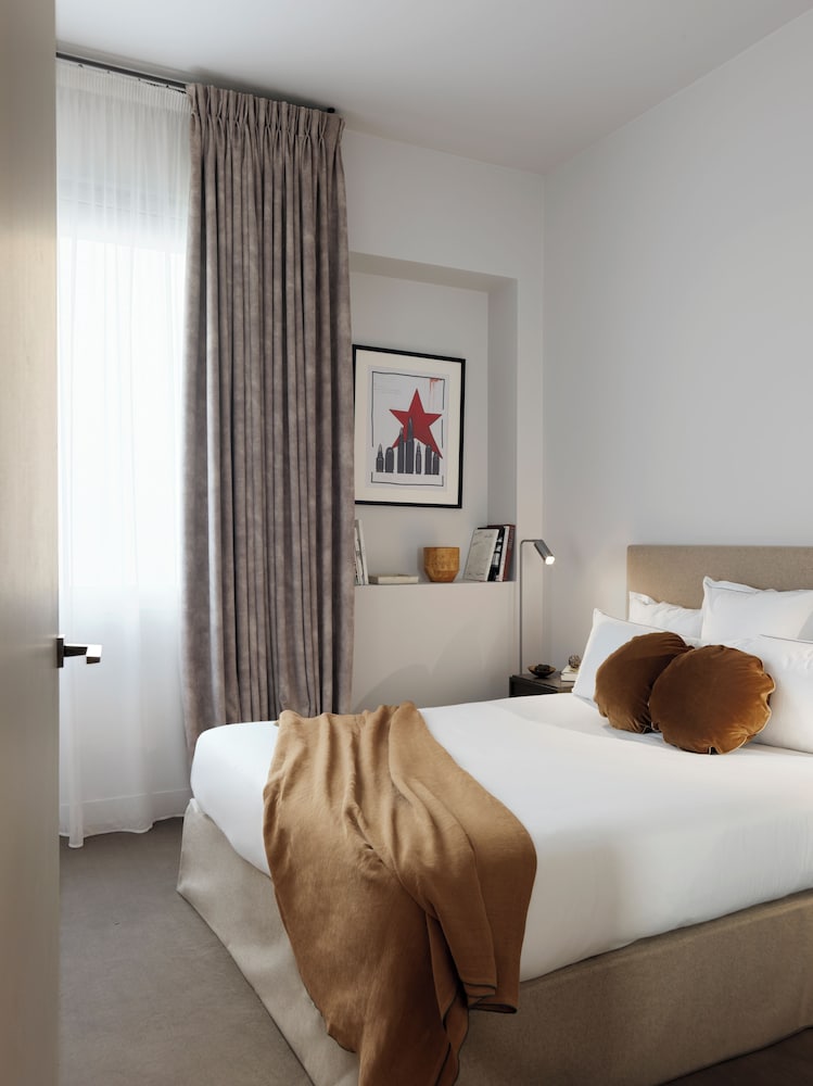 EXECUTIVE, SUITE, MULTIPLE BEDS, COURTYARD VIEW