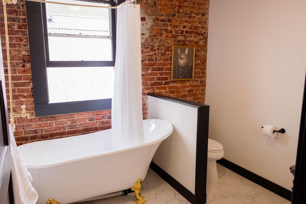 Speakeasy Suites 45/50