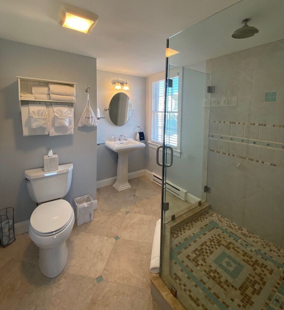 Beach Breeze Inn 48/50