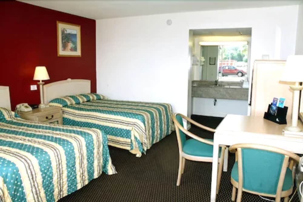 STANDARD, 2 DOUBLE BEDS