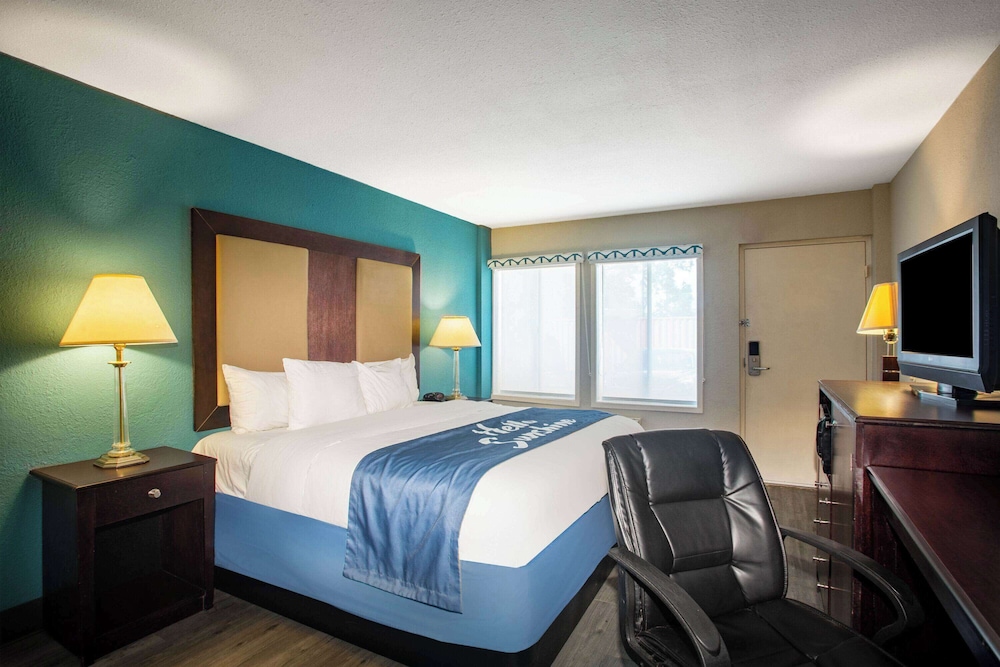 Days Inn By Wyndham Mobile I-65 11/25