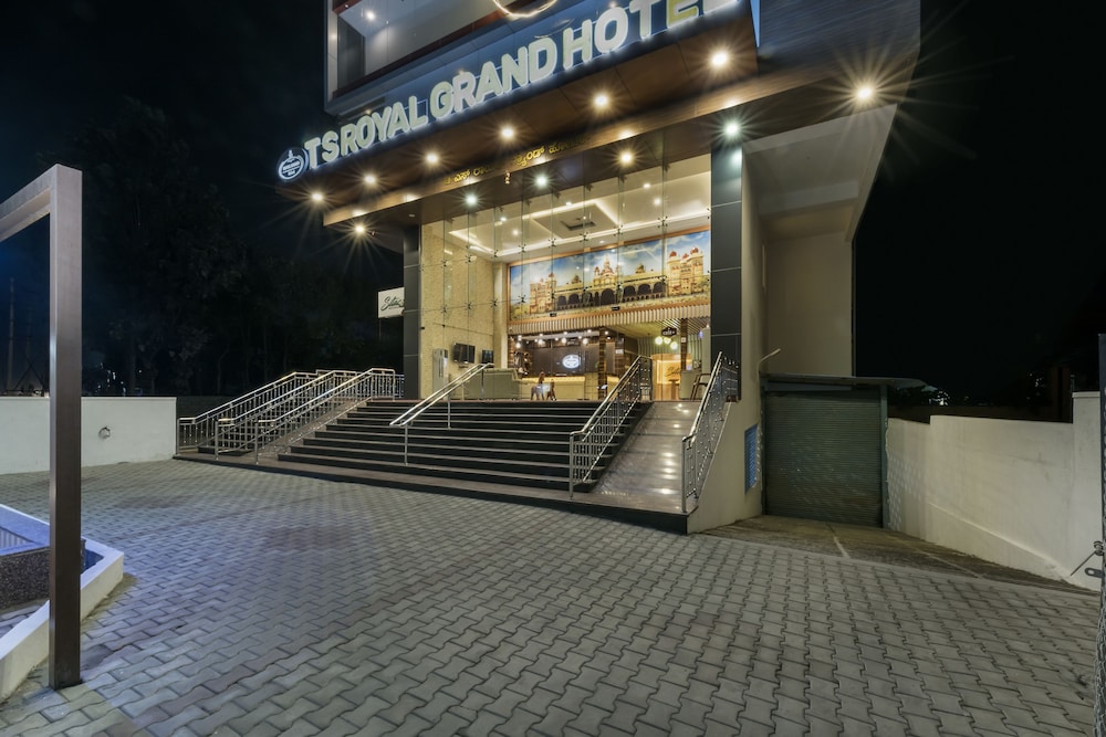 T S Royal Grand Hotel 32/33