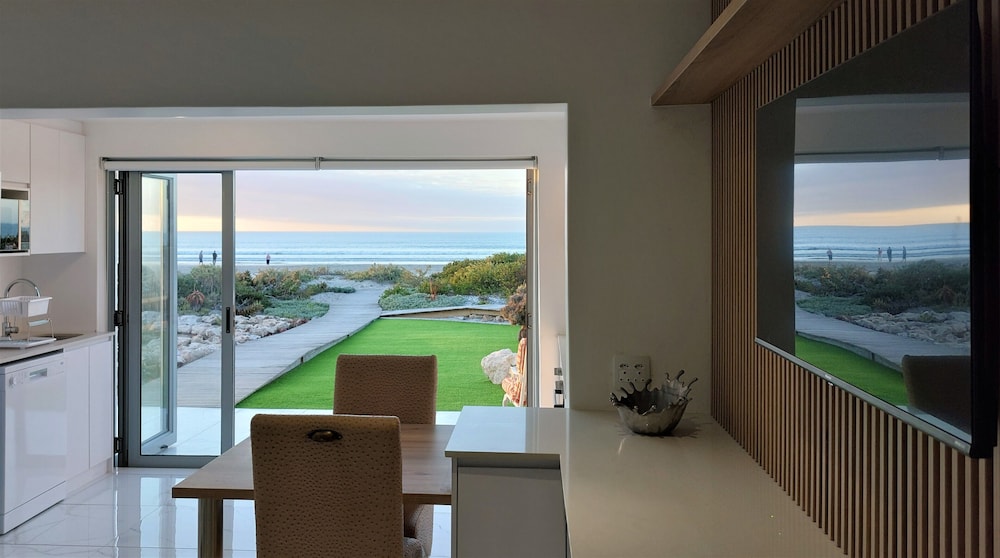 Deluxe, Studio, Queen Bed, Sea View