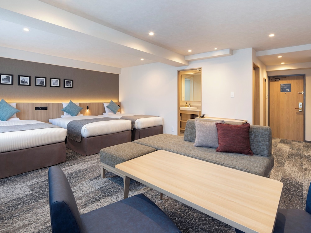 Deluxe, Triple, Twin Beds, 3 Sofa