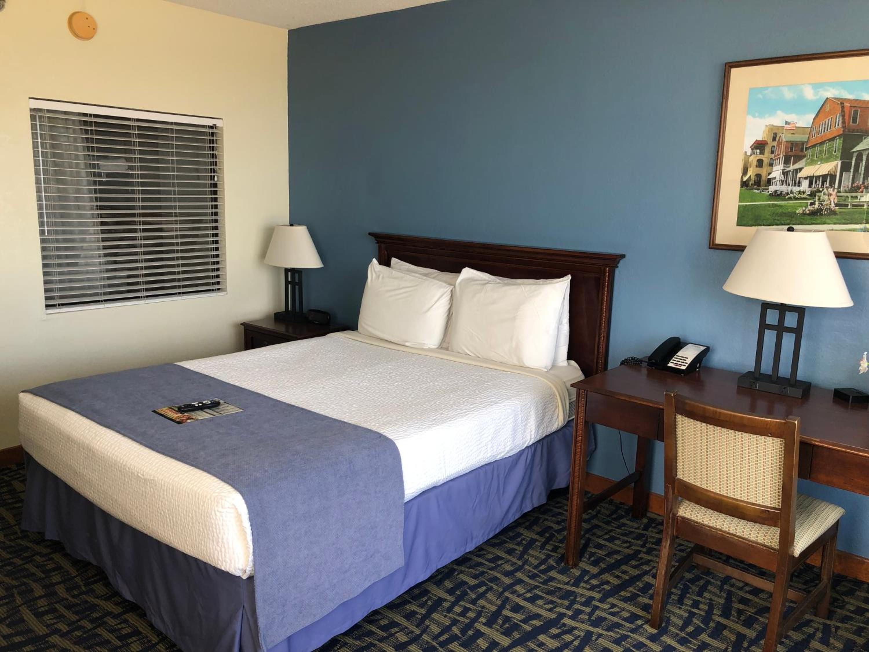 Room, Queen Bed, Ocean Front, Hot Tub, Balcony