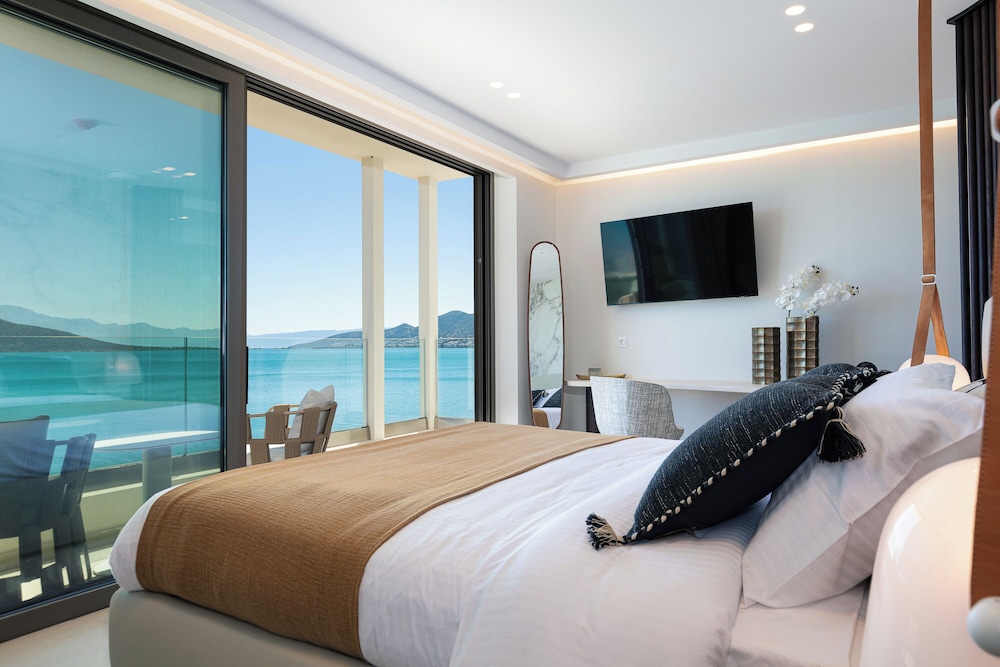 Deluxe, Suite, Double Bed, Sea View, Outdoor Jetted Tub, Sofa