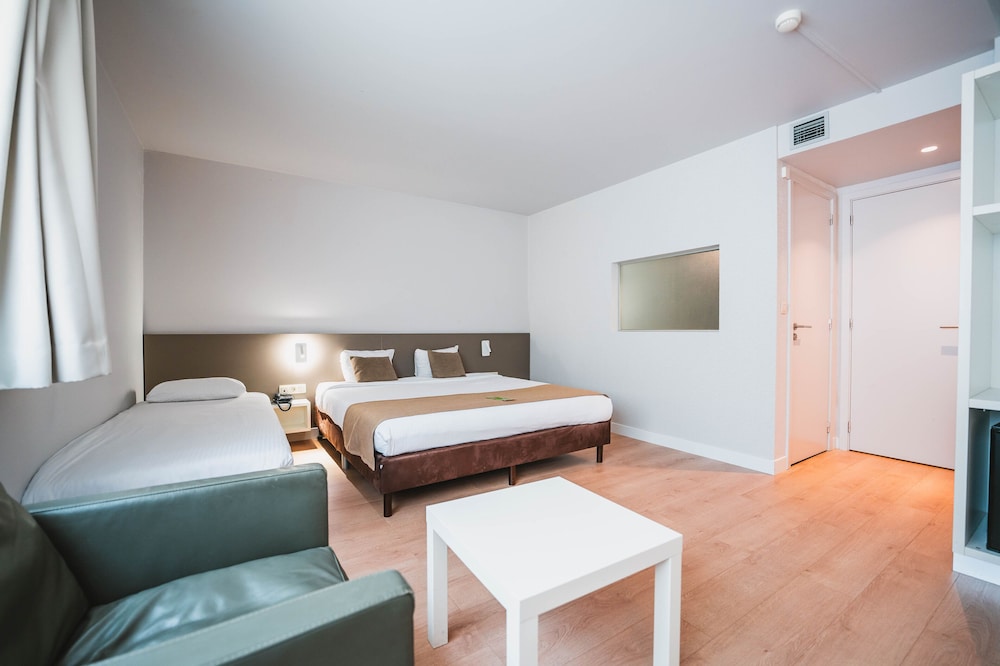 Utopia Hotel 26/69