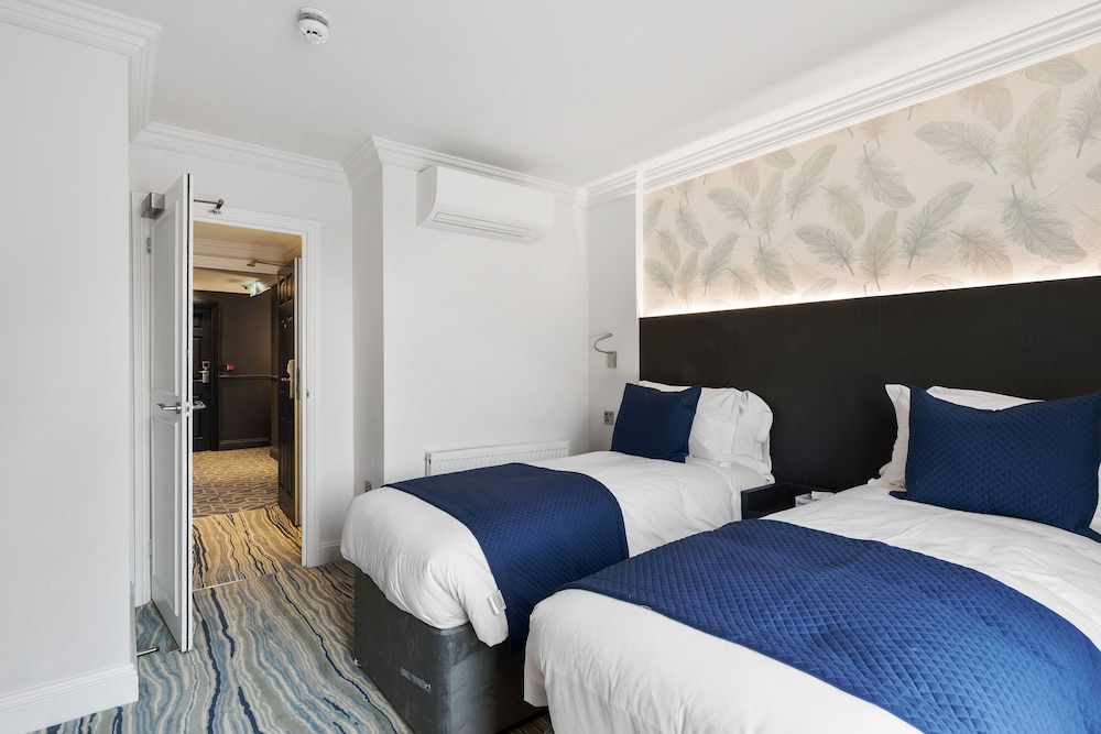 Commodore Hotel London 22/55
