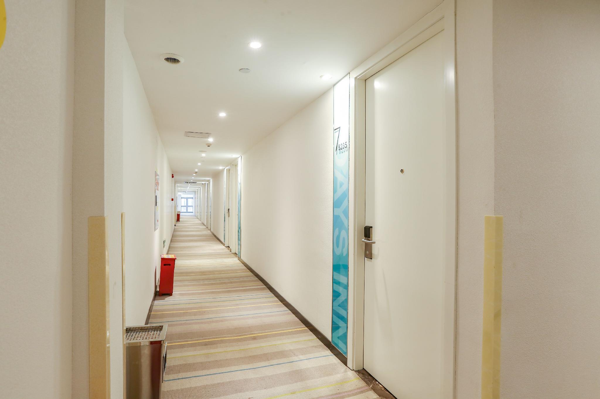 7 Days Inn (Chongqing Longtousi North Square of North Railway Station) 23/32