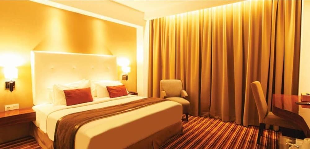 ROYAL ASNOF HOTEL 5/37