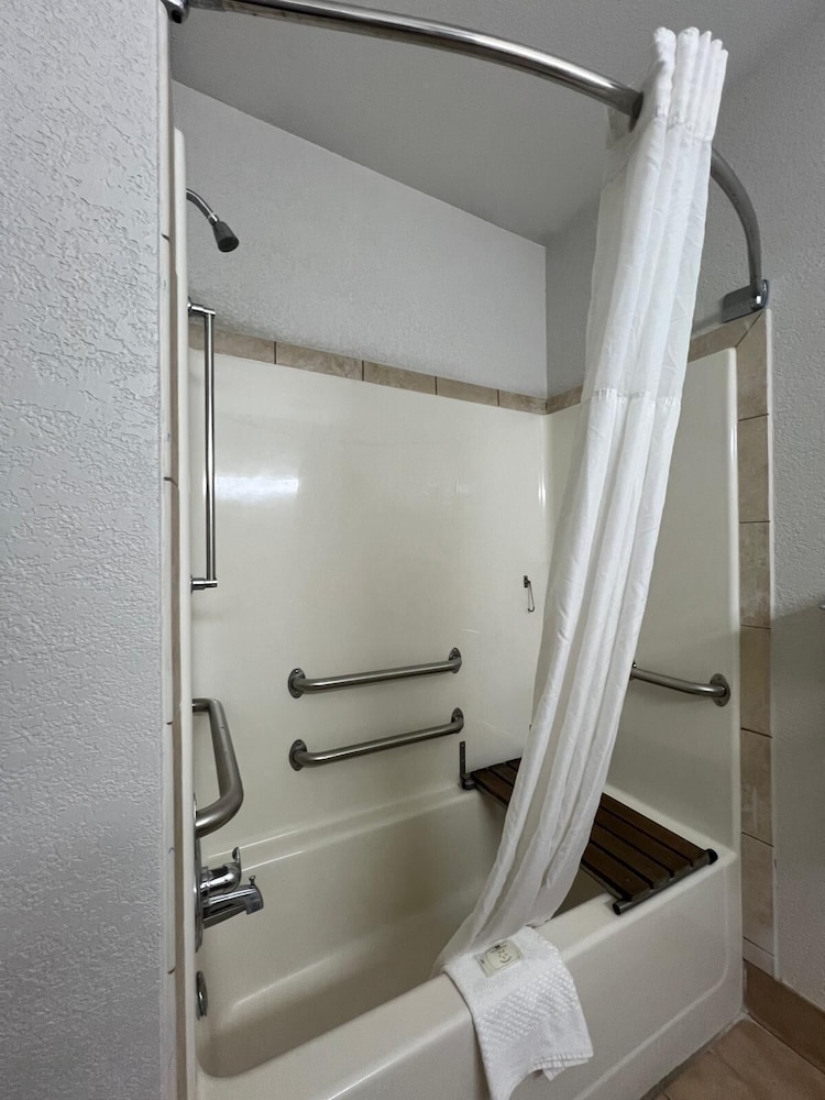 Standard, King Bed, Accessible, Quality Inn & Suites Loveland 9/10