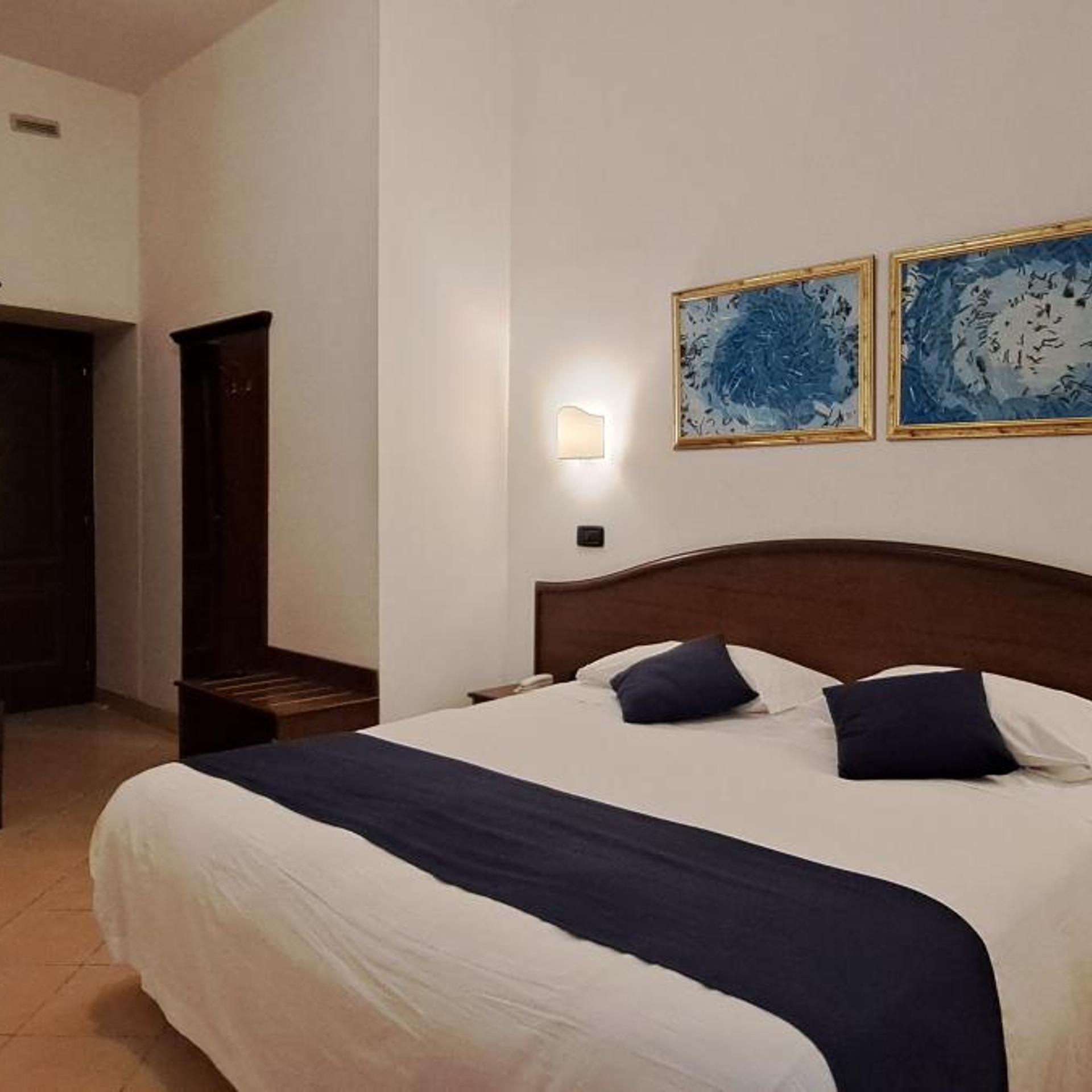 Hotel Bonazzi 8/40