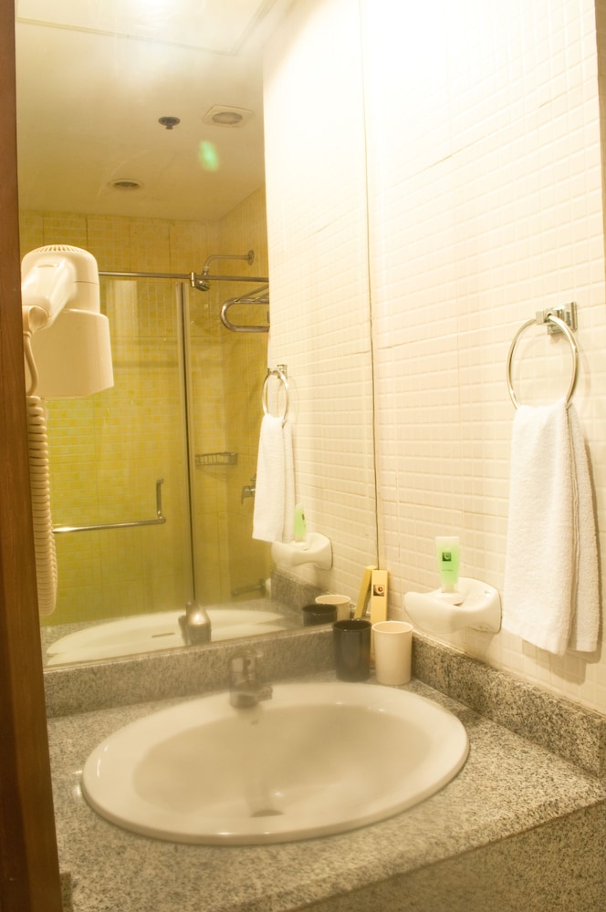 Pearl Lane Hotel 31/32