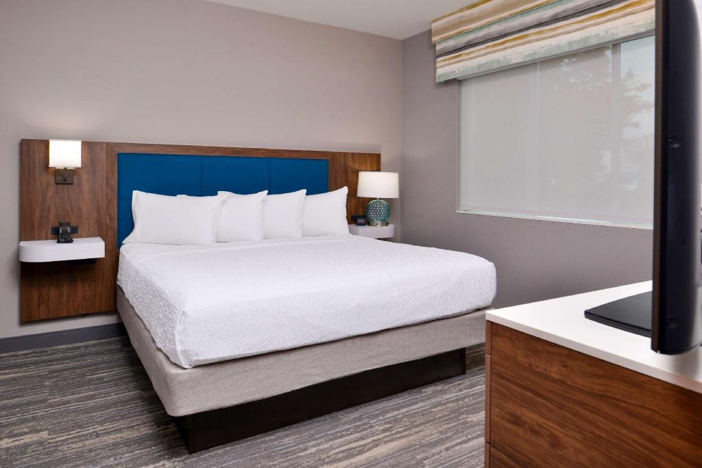2 Bedrooms, Suite, 1 King or 2 Double Beds, Sofa