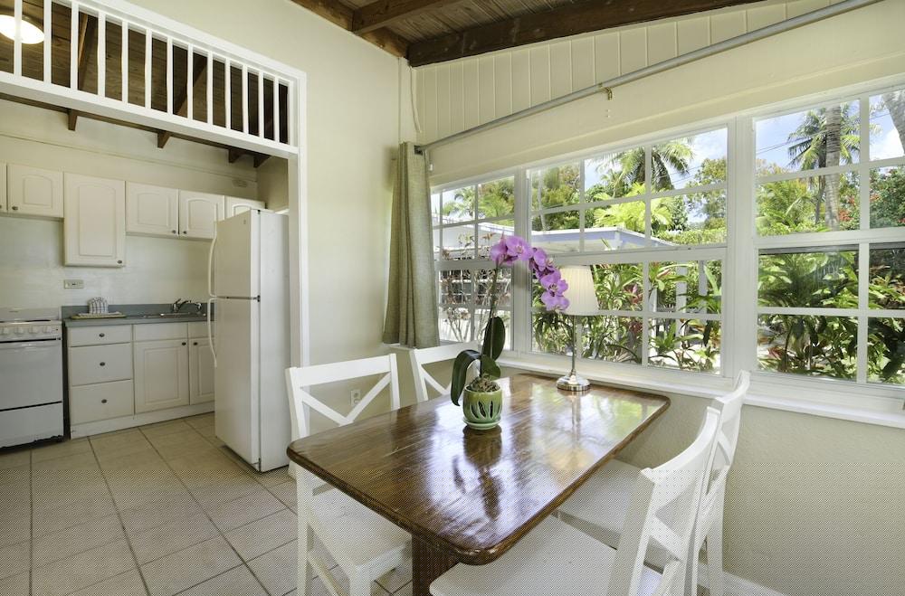 Pines Palms Resort 48/73