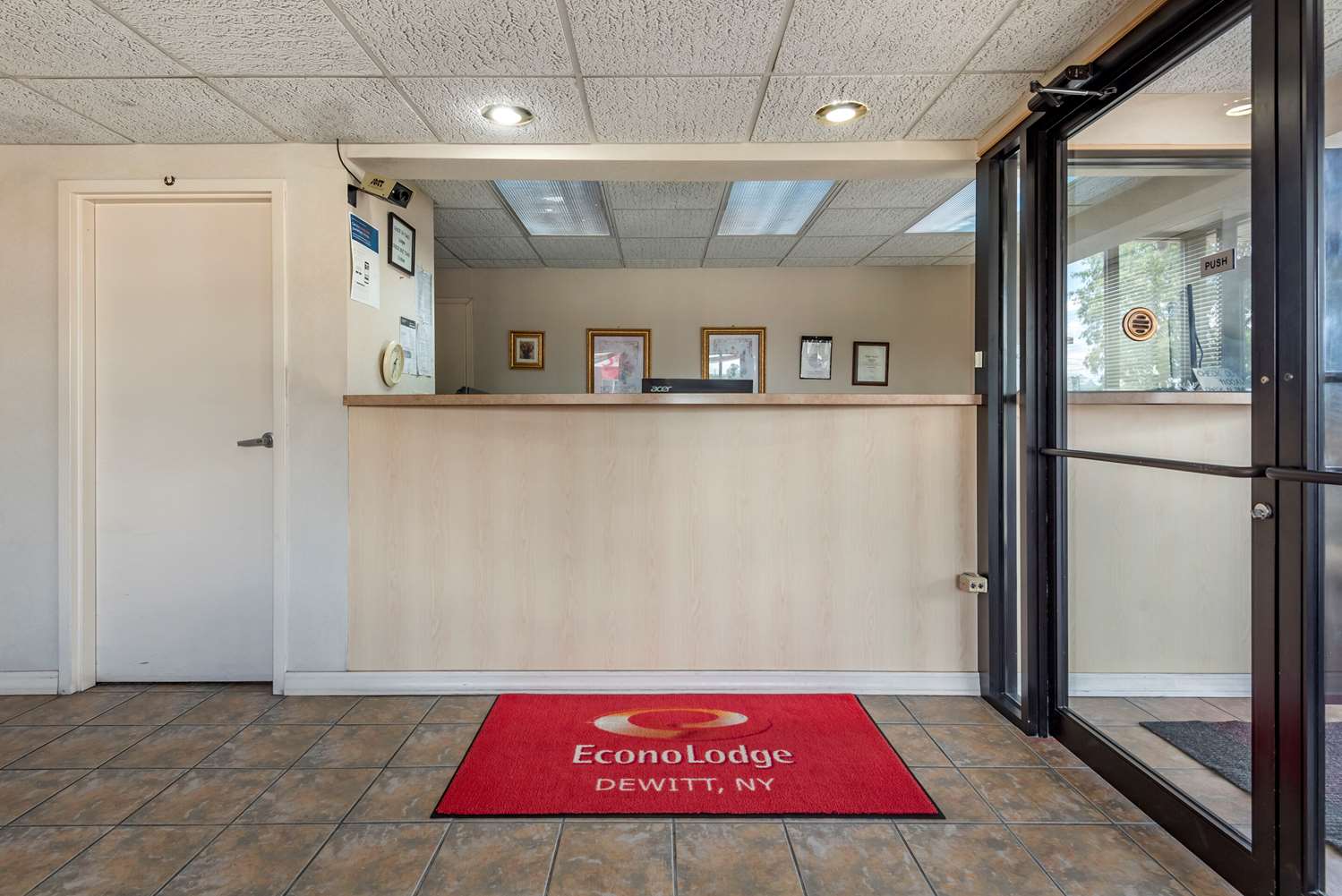 Econo Lodge Dewitt I-90 7/33