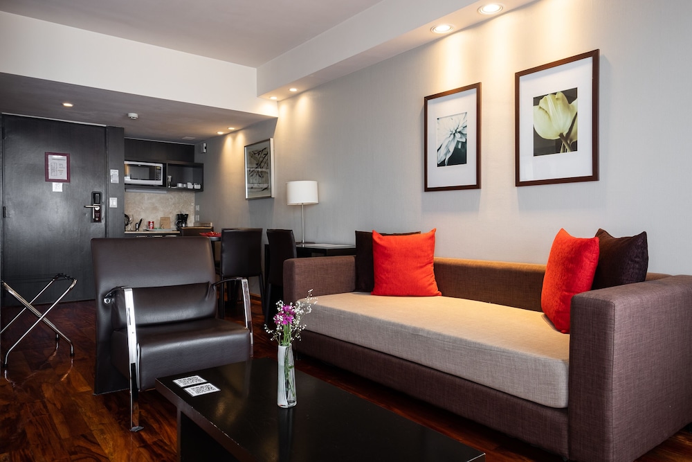 Urban Suites Recoleta Boutique Hotel 53/77