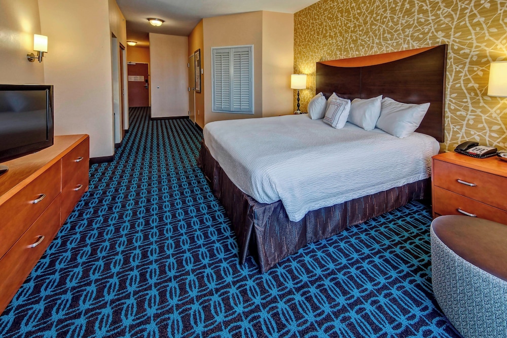 Room, King Bed, Balcony