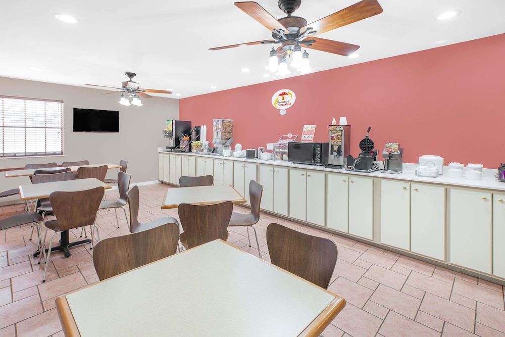 Super 8 By Wyndham Lowell/Bentonville/Rogers Area 14/18