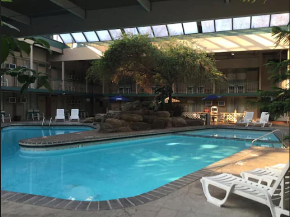FairBridge Inn & Suites Poconos 26/29