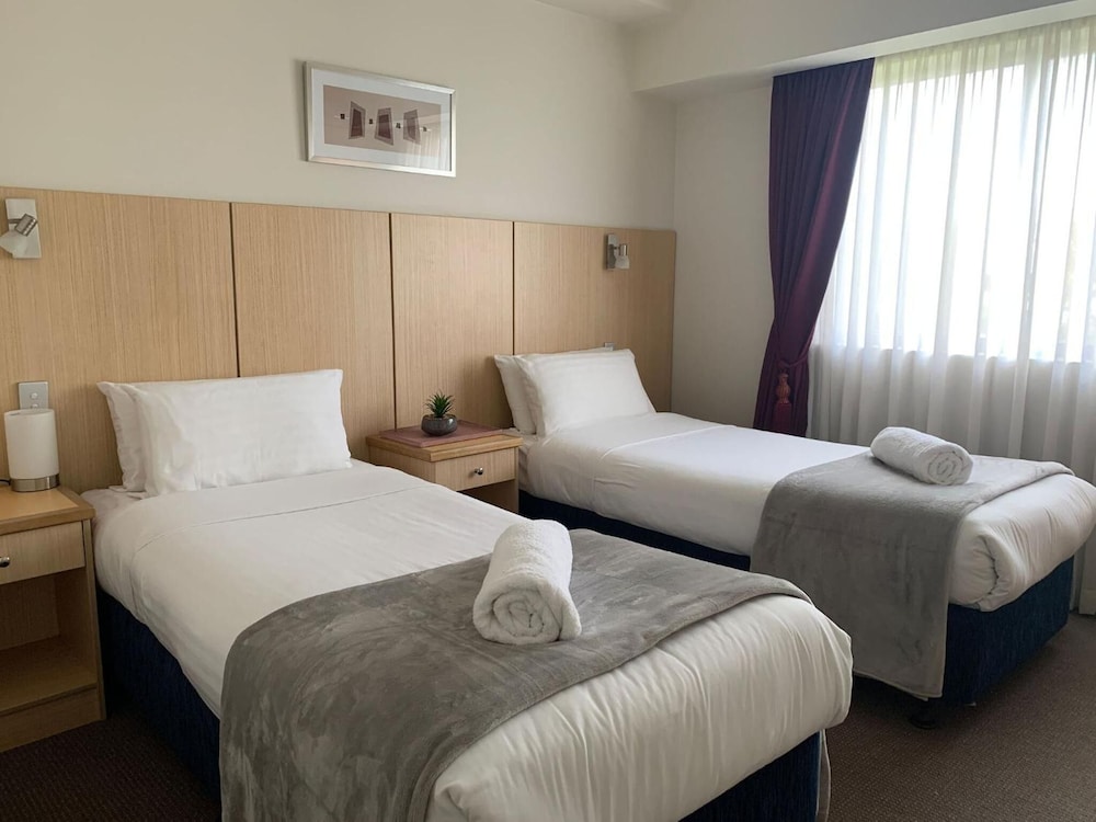 AIRPORT ASCOT MOTEL 21/64