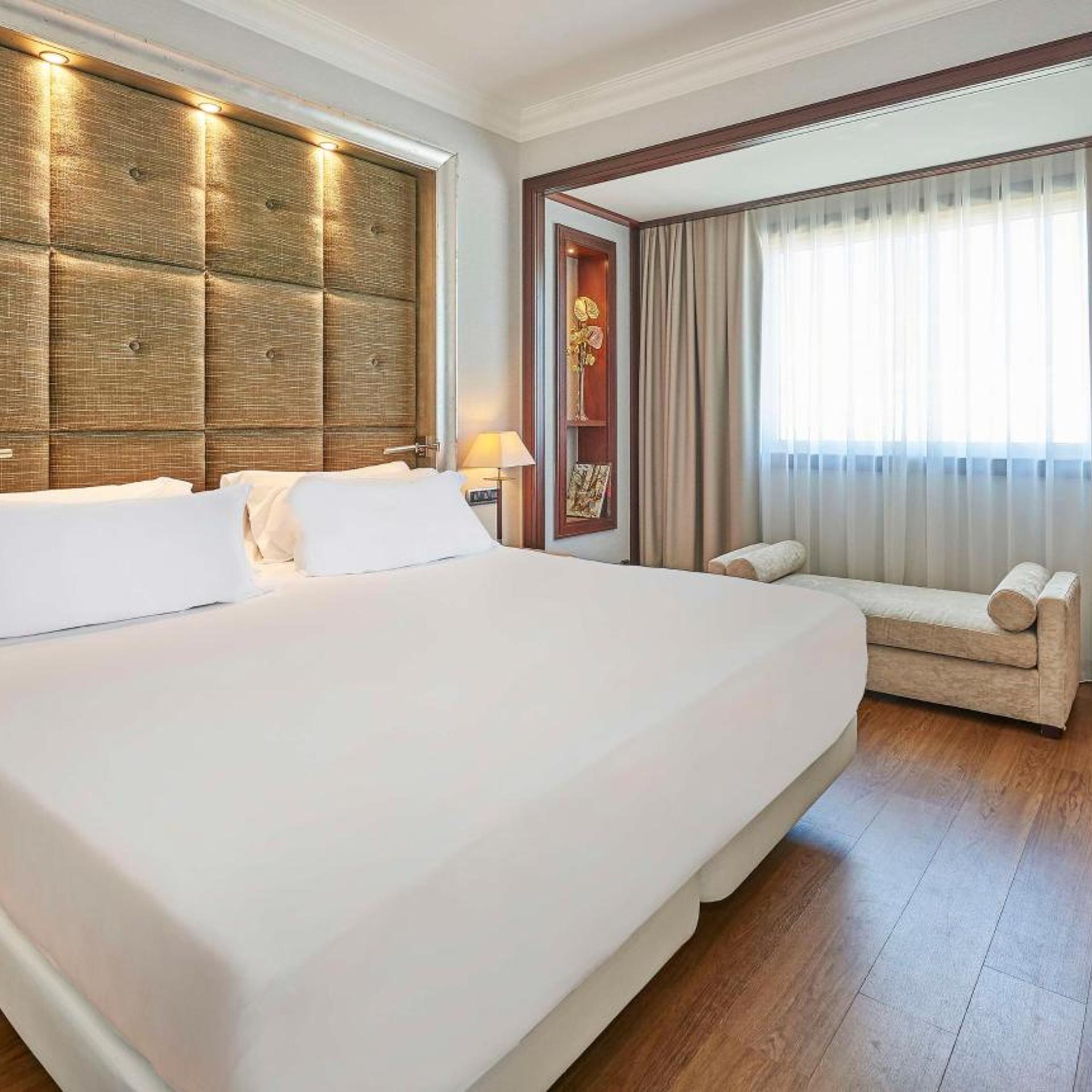 SUITE, WITH EXTRA BED, CITY VIEW