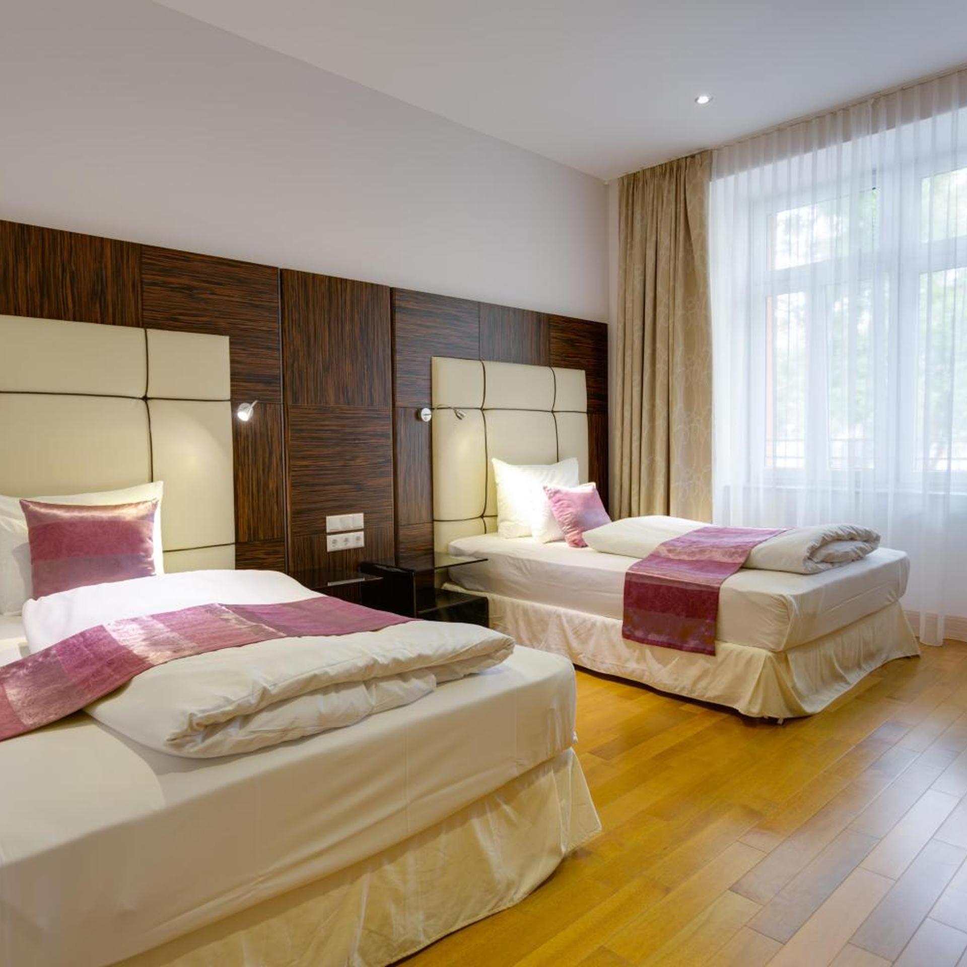 Classic, Queen Bed