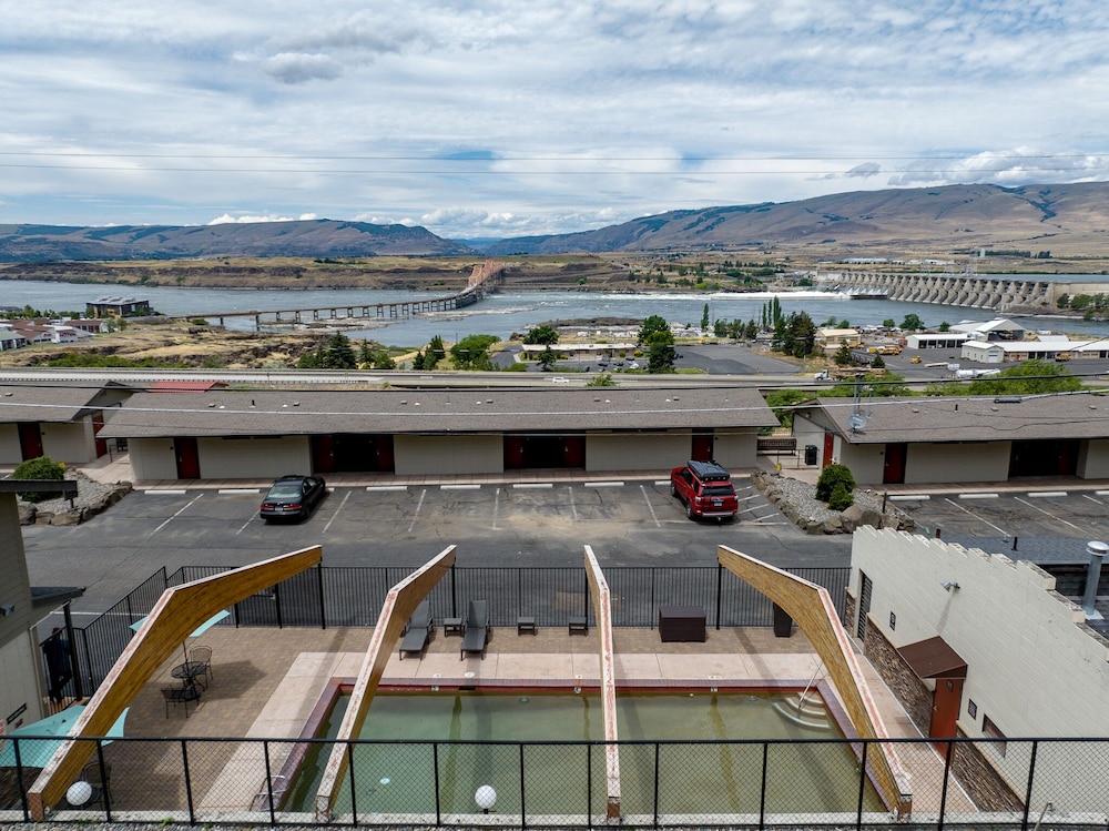 Celilo Inn 1/56