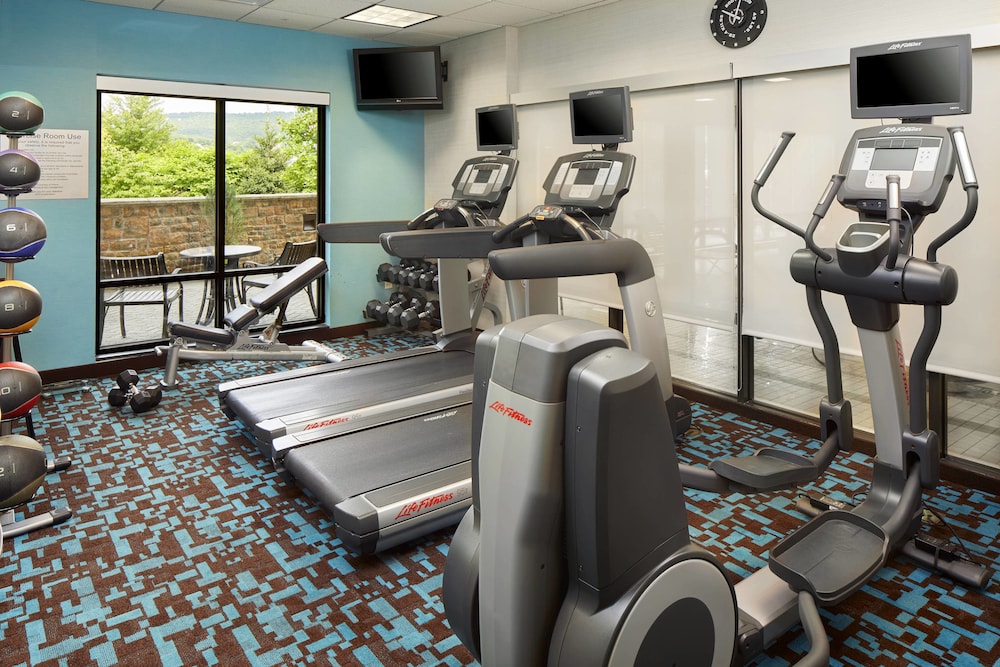Fairfield Inn Suites Cumberland 23/50