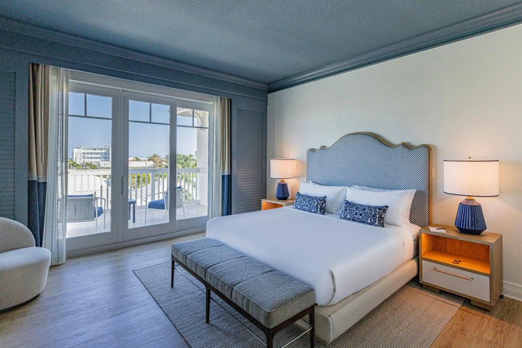Venetian, Suite, King Bed, City View, Balcony