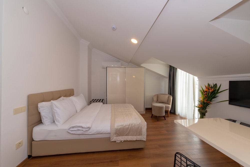 ROOM, TERRACE