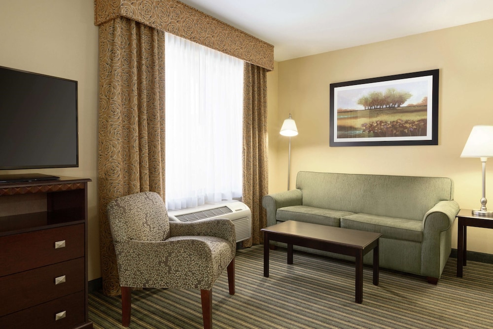 Hampton Inn & Suites Thousand Oaks 40/58