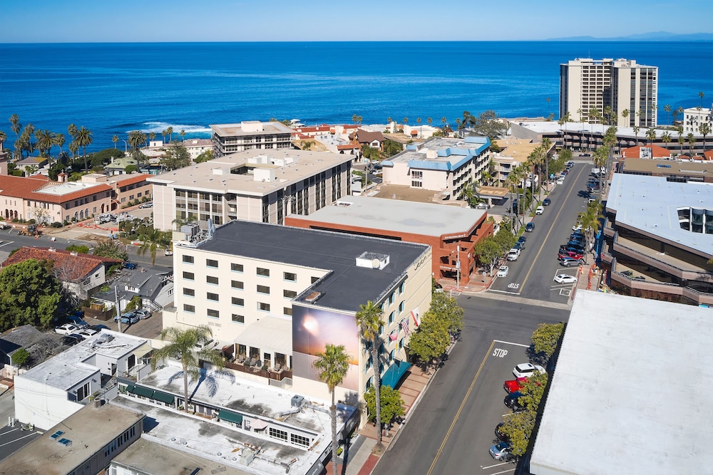Empress Hotel of La Jolla 54/58