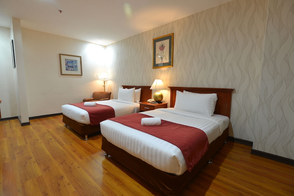 Royal Suites Condotel 6/18