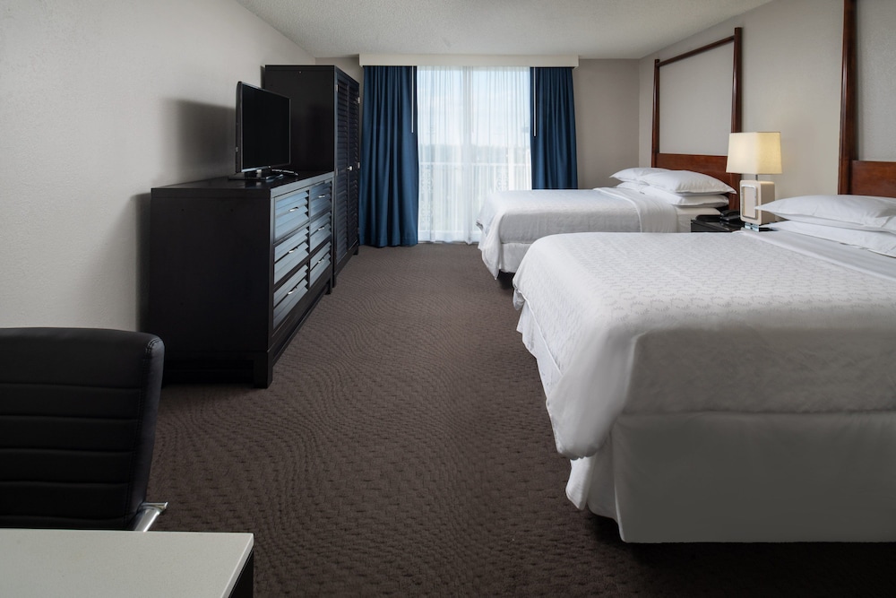 Sheraton Suites Cypress Creek Hotel 14/46