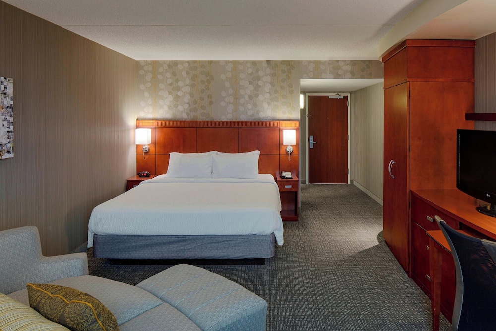 Room at Courtyard by Marriott Columbus West, COLUMBUS - OH