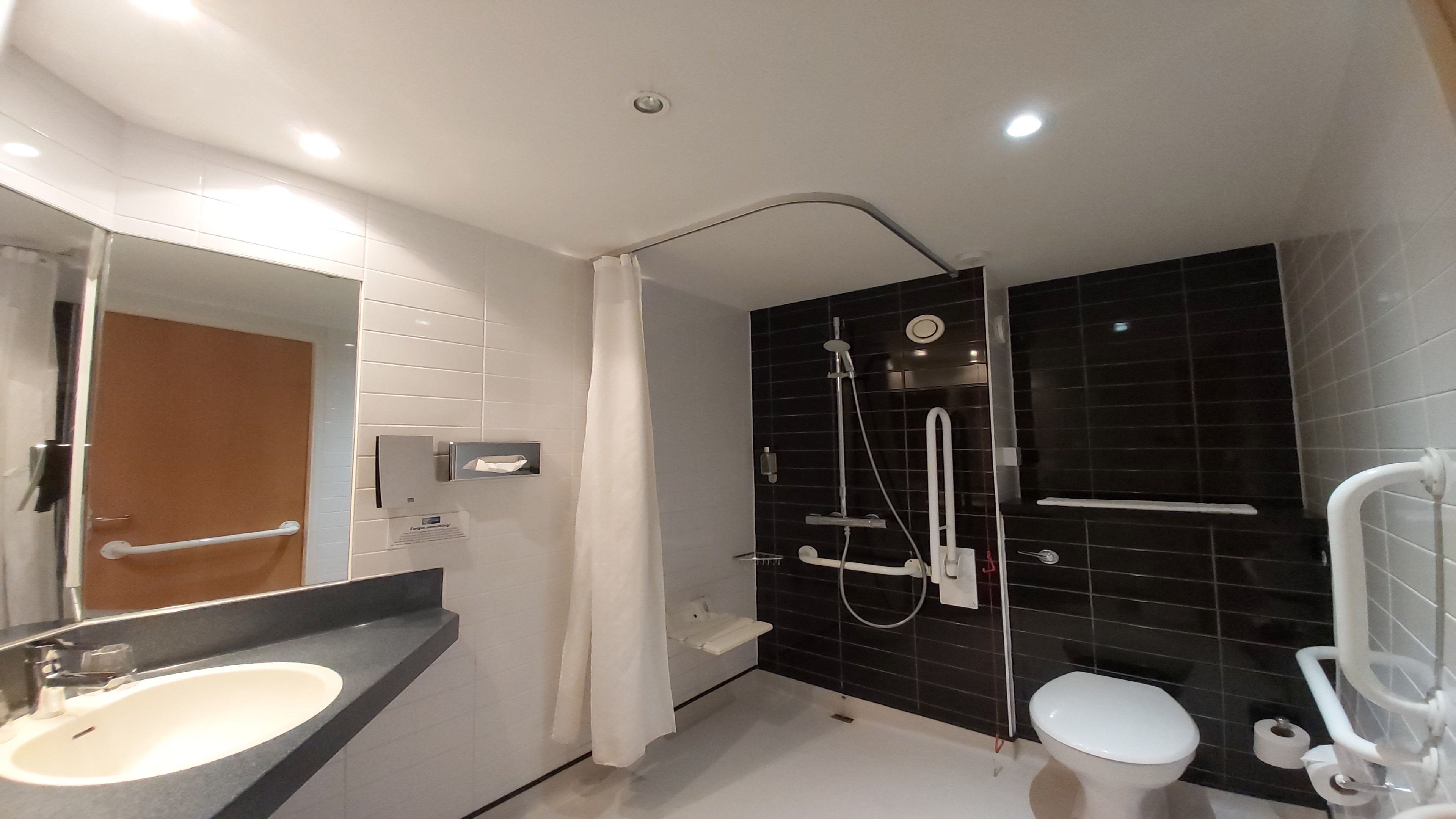 Holiday Inn Express Glenrothes 65/70