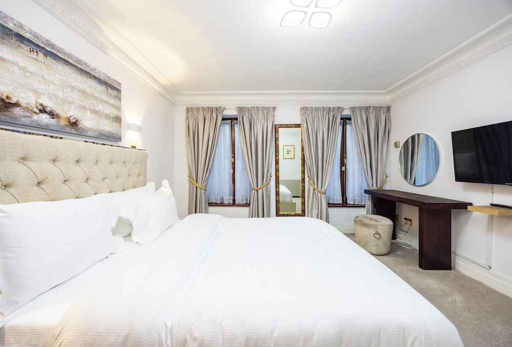2 BEDROOMS, DUPLEX, 1.5 BATHROOMS