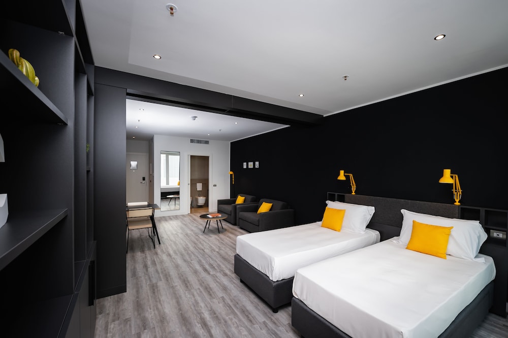 SUPERIOR, STUDIO, TWIN BEDS, 2 SOFA