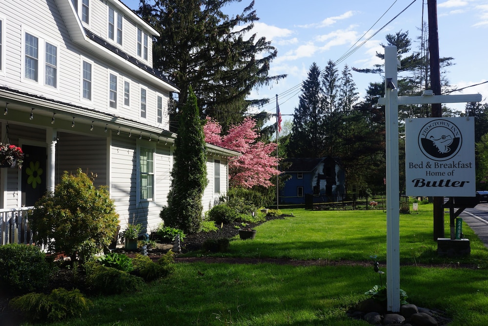 The Frogtown Inn 29/30