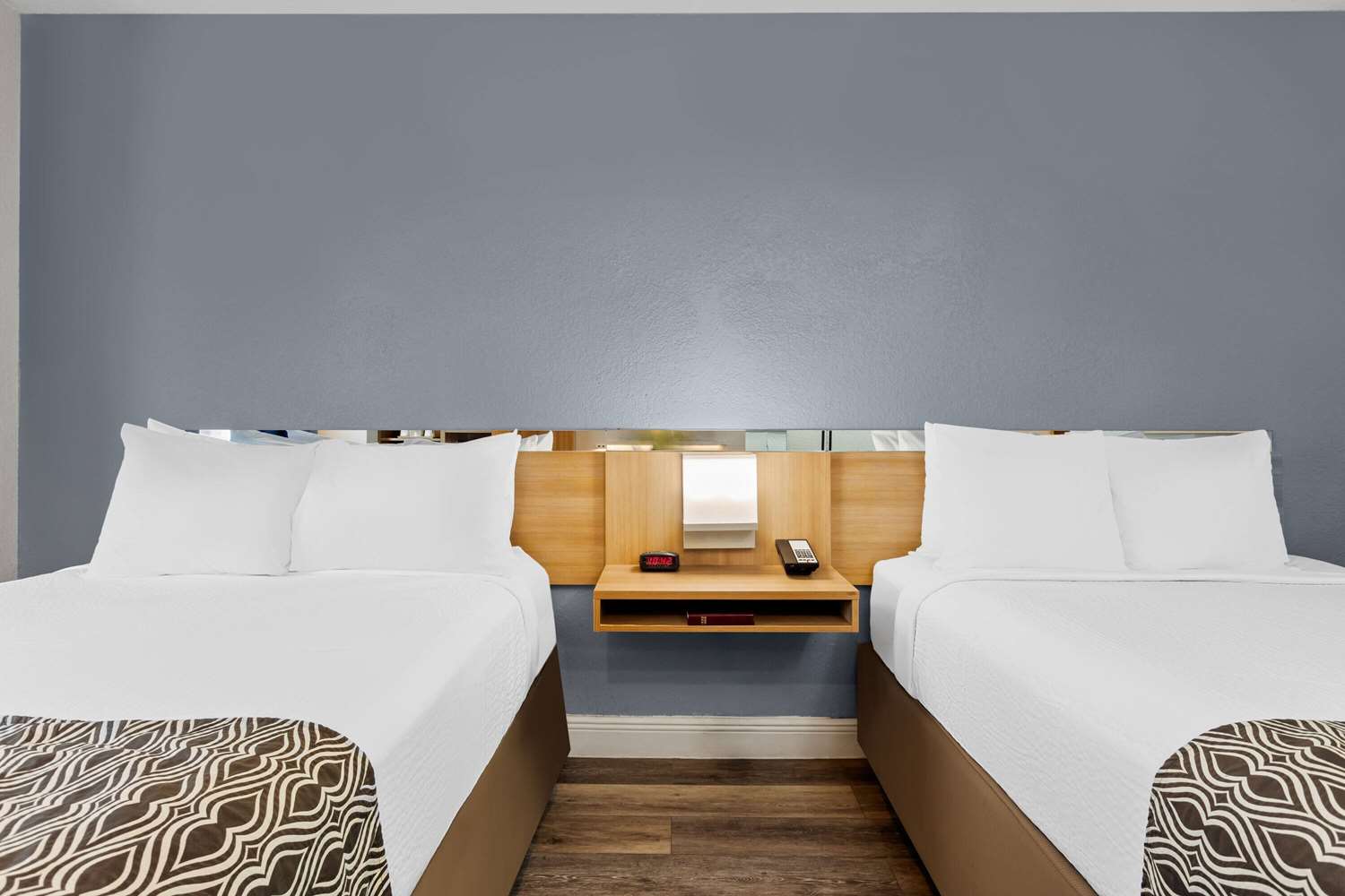 Microtel Inn Suites By Wyndham Zephyrhills 17/48