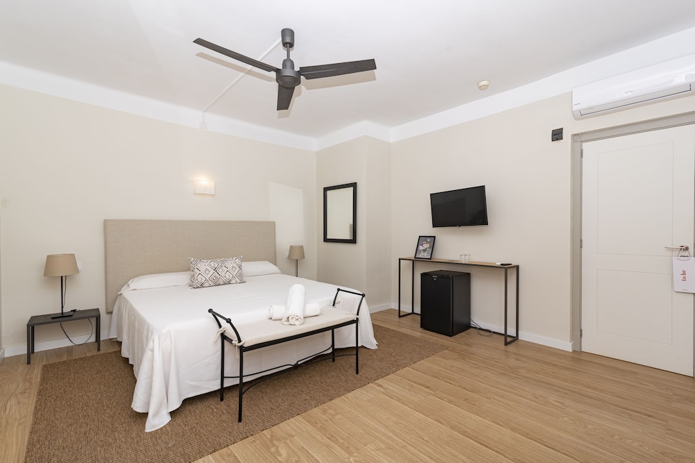 Boutique Hostal Oriola 5/50
