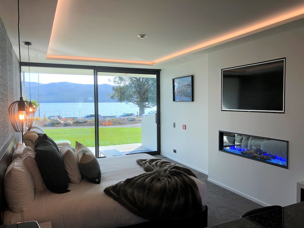 Fiordland Lakeview Motel and Apartments 31/67